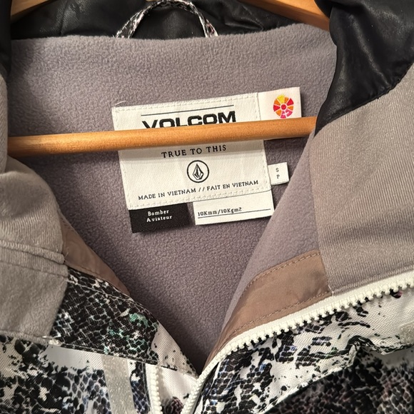 VOLCOM Ski Snowboard STAVE JACKET Snake Print SZ S - Picture 2 of 3